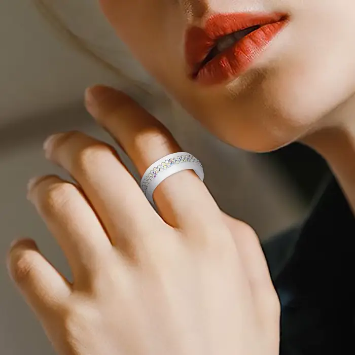 Bague de fiançailles/mariage en céramique noire et blanche avec cristal AB élégante pour femmes occasions d'engagement et mariages