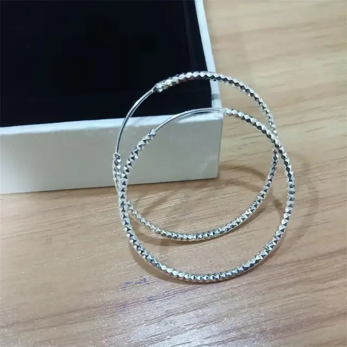 Boucles d'oreilles créoles à la mode pour femmes, argent sterling 925, dorure 24 carats, design moderne, audace et élégance, pour parties, anniversaires, cadeaux romantiques