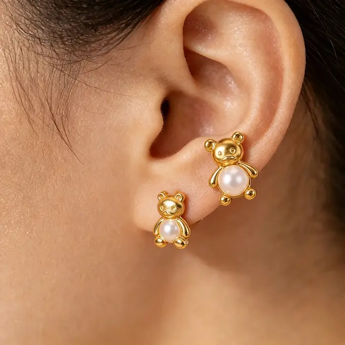 Boucles d'oreilles en forme d'ours 3D pour femmes imitation perle mini ours de dessin animé bijoux modernes à offrir pour anniversaire ou fête