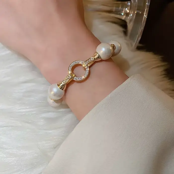 Nouveauté 2026 – Bracelet élégant en zircon et perles, style rétro et luxueux, pour femme – Bijou tendance en cristal, idéal pour les fêtes et cadeaux