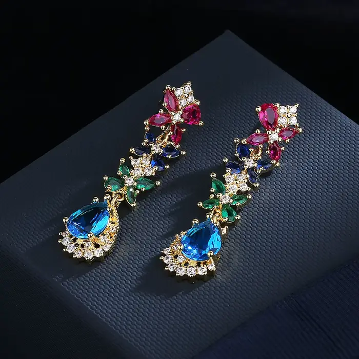 Boucles d'oreilles rétro en zircon de couleur argent 925, nouveau design tendance, sens, tempérament haut de gamme, boucles d'oreilles de palais, bijoux de fête pour femmes, cadeau