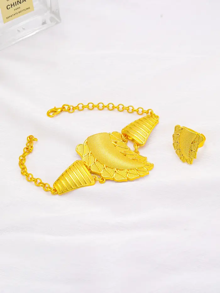 Ensemble de bijoux en or brillant avec cristal pour femmes, collier, boucles d'oreilles, bracelet et bague pour occasions spéciales et soirées festives