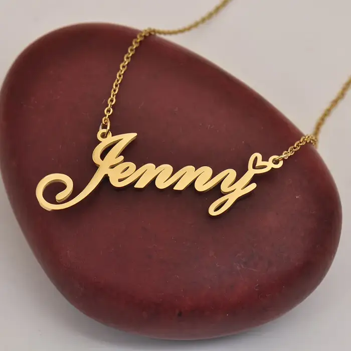 Crybaby – collier avec nom et cœur d'amour pour femmes