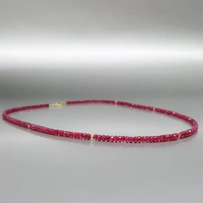 Collier de perles rondes à facettes en rubis rouge naturel (4-2 mm)
