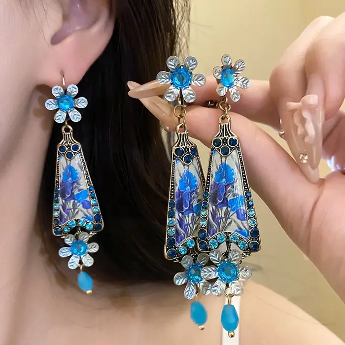 Boucles d'oreilles pendantes en résine à motif floral