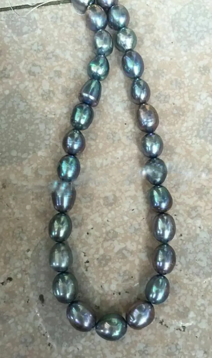 Collier de perles baroques noires paon de Tahiti authentiques