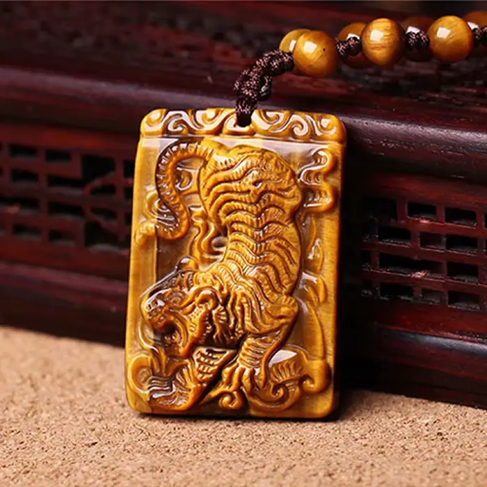 Pendentif œil de tigre sculpté à la main, collier de guérison énergétique avec chaîne de perles, amu