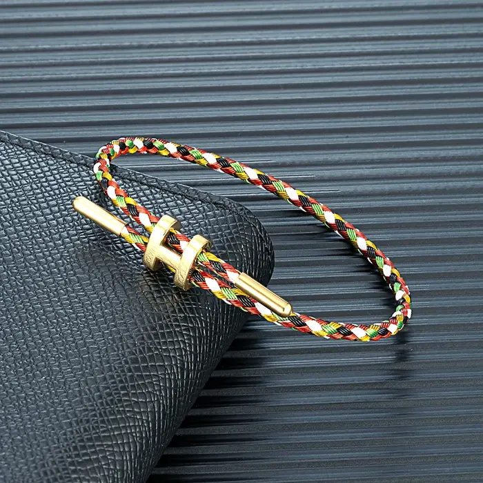 Bracelet de luxe multicolore ajustable avec breloques