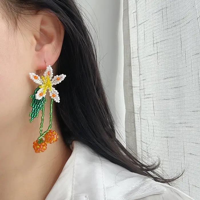 Boucles d'oreilles longues élégantes en forme de fleur