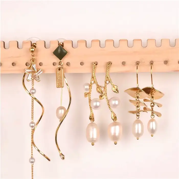 Présentoir Mural en Bois pour Bijoux
