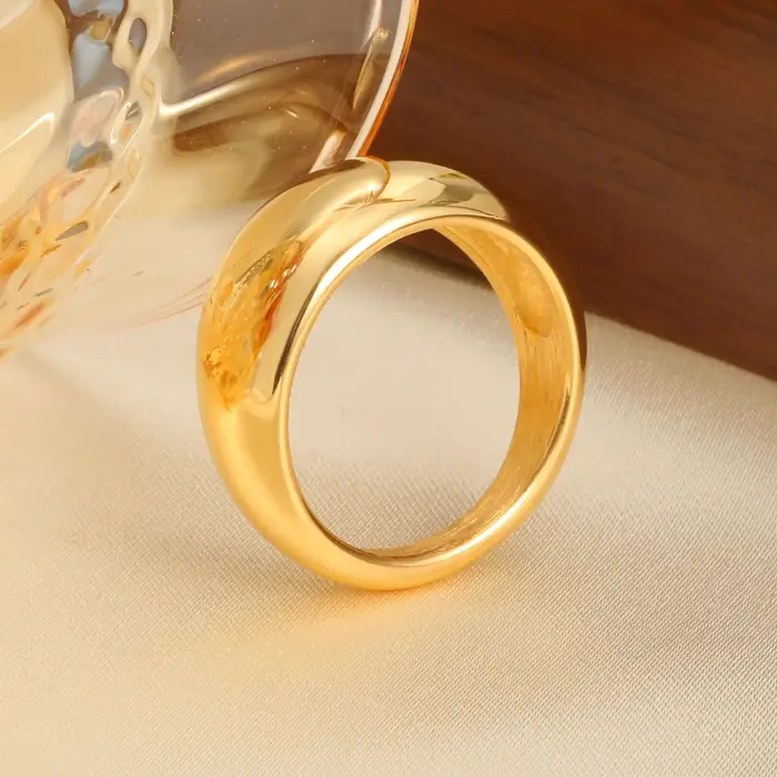 Bague Crépue Géométrique Minimaliste Plaqué Or pour Femme Bijoux Lisses et Épais Cadeau d'Anniversaire Occasions Spéciales
