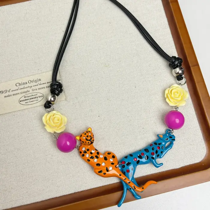 Collier léopard en émail coloré pour femmes, chaîne de clavicule florale de luxe légère, tour de cou
