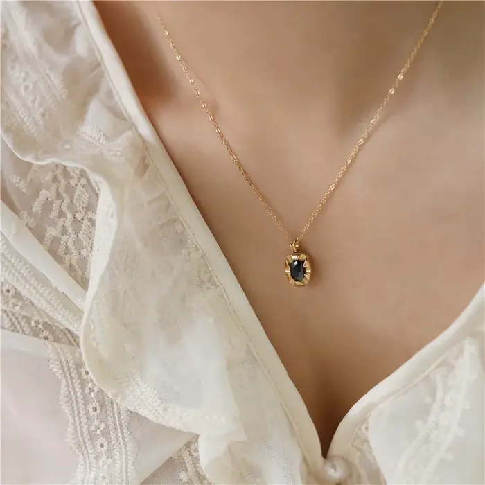 Collier pendentif vintage pour femme, acier inoxydable, plaqué or 18 carats, bijoux noirs élégants, 