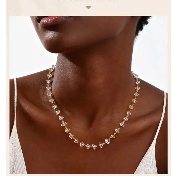 Collier ras du cou délicat à maillons fins pour femmes