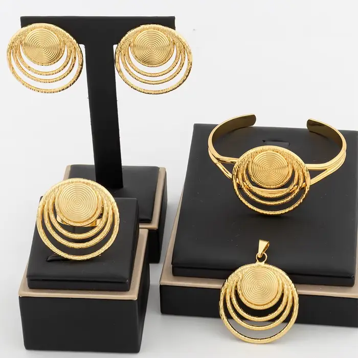 Ensemble de bijoux géométriques, pendentif de forme ronde, boucles d'oreilles plaquées or de dubaï, bracelets de manchette en cuivre, anneau réglable, accessoires de bijouterie, 4 pièces