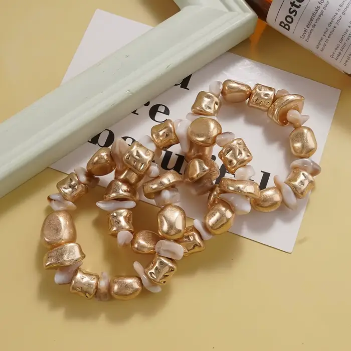 Bracelets empilables dorés iridescents pour femmes pour brunch, plage, rendez-vous galants et tenues élégantes