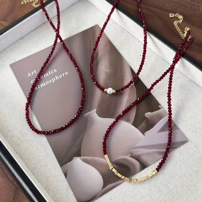 Collier de perles rouges acryliques avec strass pour femmes élégant et moderne pour parties et soirées