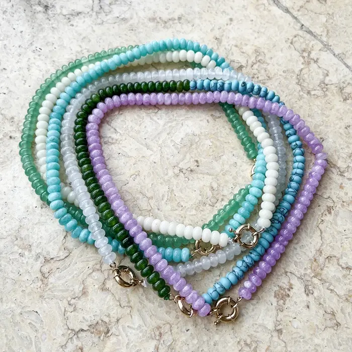 Collier de style bohème fait à la main avec des perles en pierre naturelle colorées pour femmes et filles