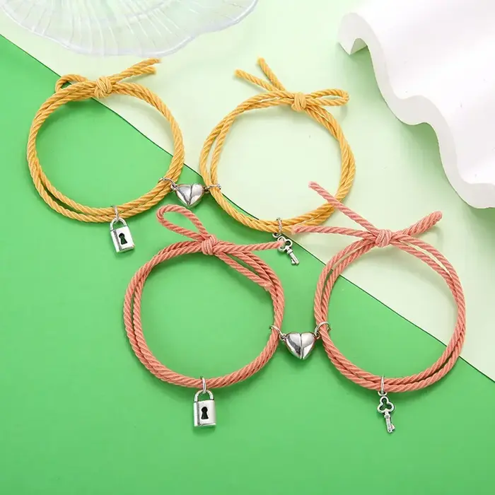 Bracelets magnétiques de couple d'attraction de coeur pour des amoureux