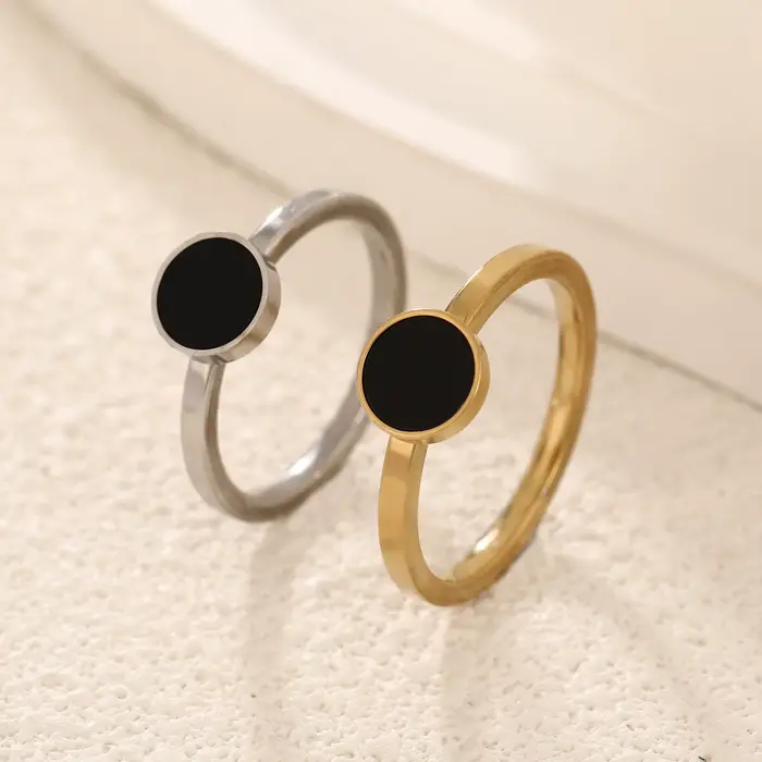 Bague ronde en acier inoxydable élégante et durable pour femmes occasions spéciales minimaliste tendance bijoux géométriques cadeau