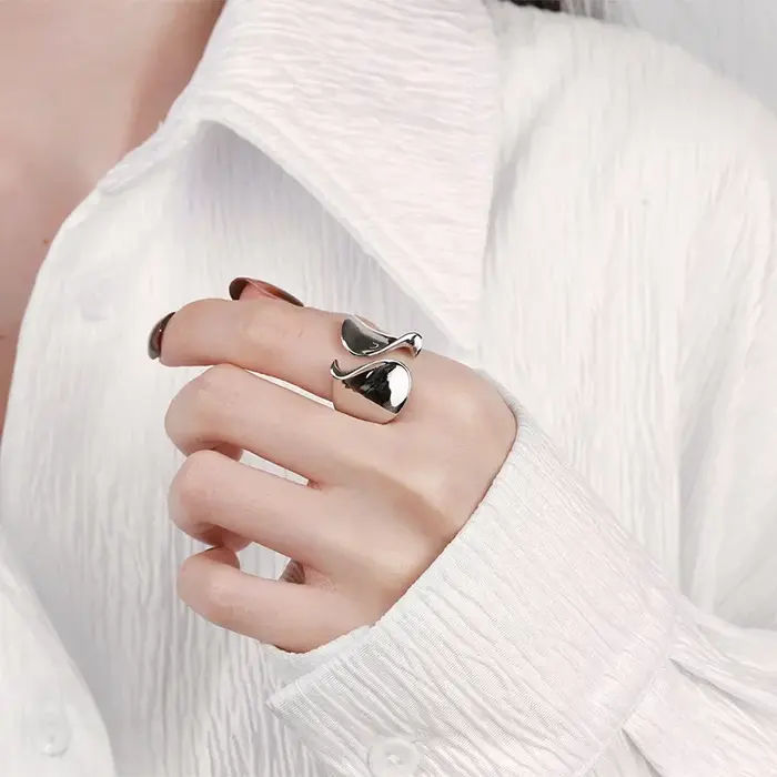 Bague en argent sterling 925 sertie de zirconium blanc élégante pour femmes pour soirées et occasions spéciales