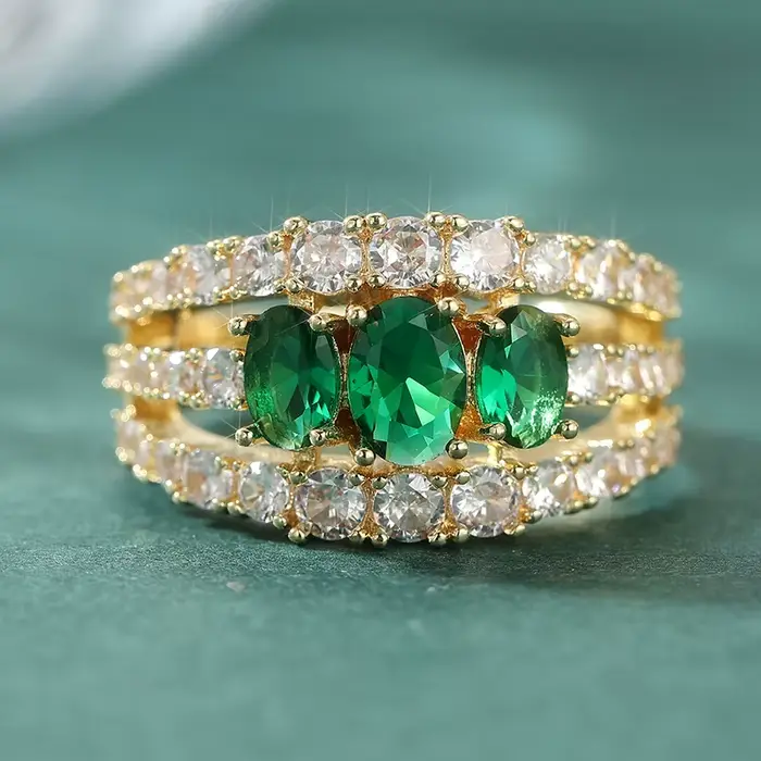 Bague dorée de style vintage incrustée de zircone synthétique verte pour femme, bijou élégant pour les fêtes et célébrations