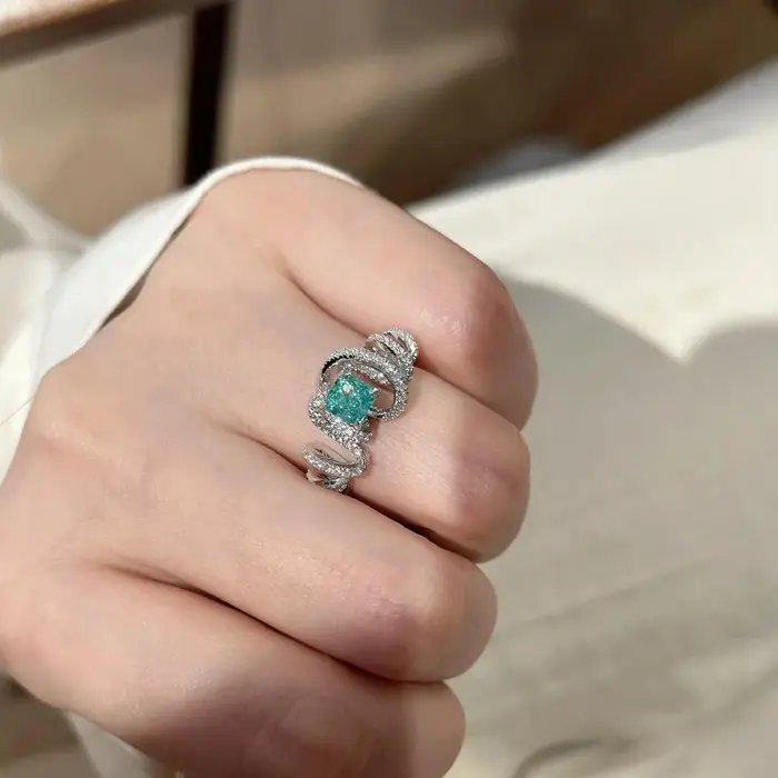 Bagues Paraiba en spirale serties de diamants frais et de haute qualité pour femmes