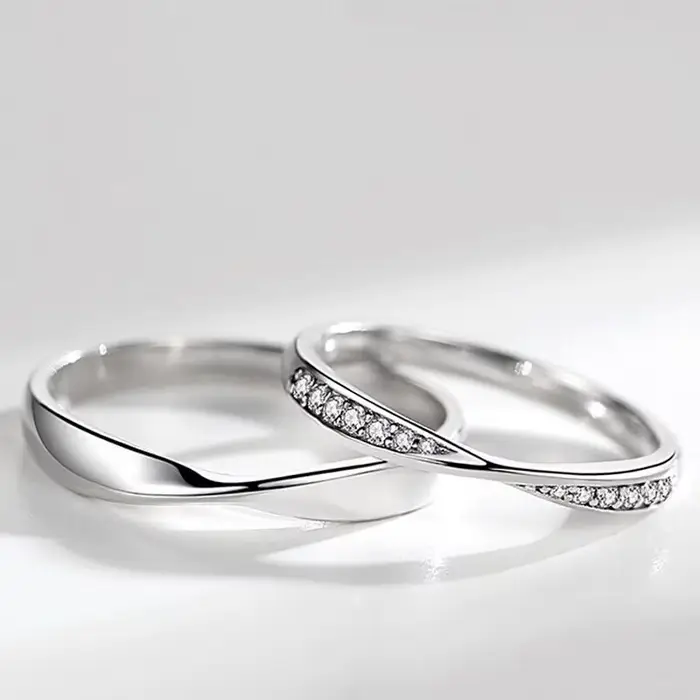 Nouveau Mobius Couple anneaux pour femmes hommes Simple noir blanc réglable