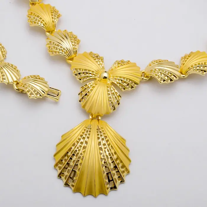 Ensemble de bijoux Sunny Jewelry plaqué or pour femmes romantique et mignon collier bague bracelet boucles d'oreilles occasions spéciales mariage cérémonie