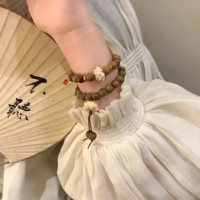 Bracelet élastique en bois de santal