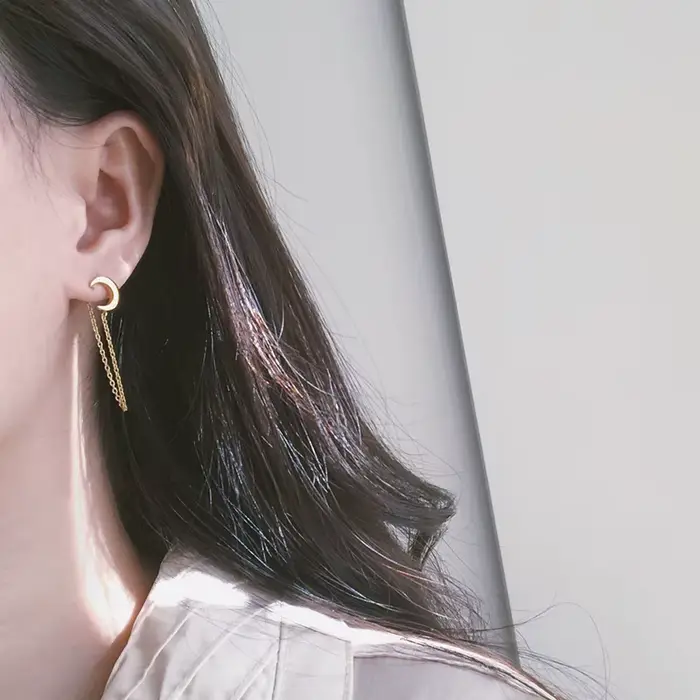 Amaiyllis-Boucles d'oreilles en or 18 carats avec pompon de lune et croissant pour femme
