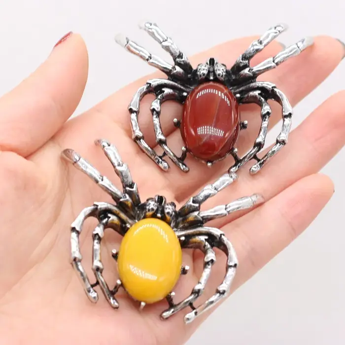 Pendentif en pierre naturelle en forme d'araignée fait à la main