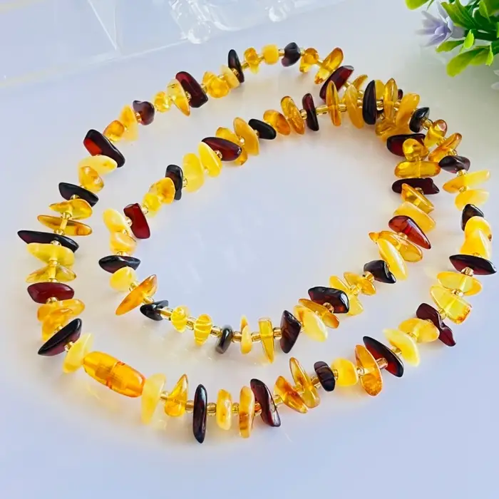 Collier ras du cou en ambre naturel brut de la Baltique pour femmes avec motifs géométriques et bienfaits thérapeutiques occasions spéciales et quotidienne