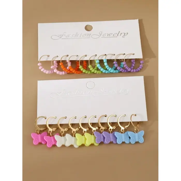 Ensemble de 20 paires de boucles d'oreilles pour filles : perles colorées et papillons. Le cadeau idéal et la collection de combinaisons quotidiennes.