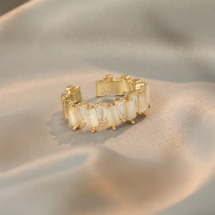 Bagues en opales et Zircon