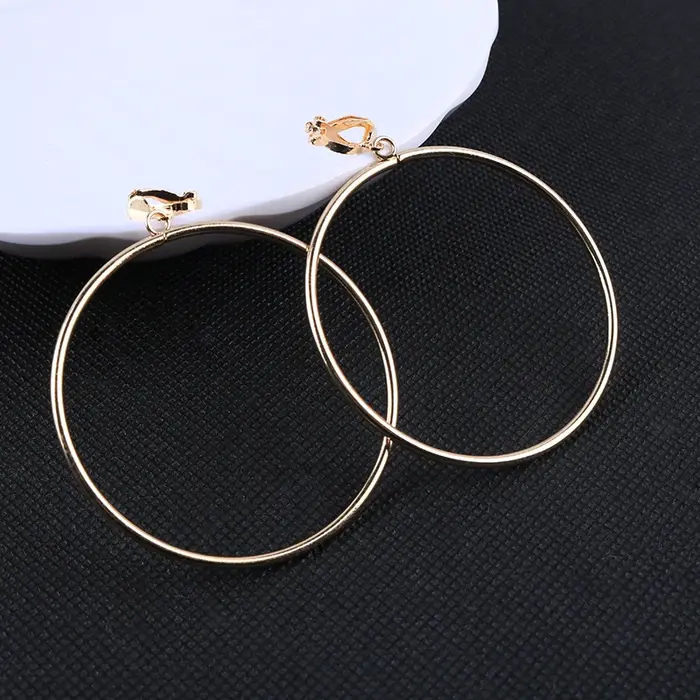 Boucles d'oreilles à clip rondes géométriques classiques pour femmes