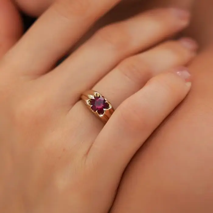 Bagues classiques en forme de fleur de pierres précieuses rouges pour femmes, breloques de luxe légères, exquises et à la mode, nouveauté   bijoux de banquet
