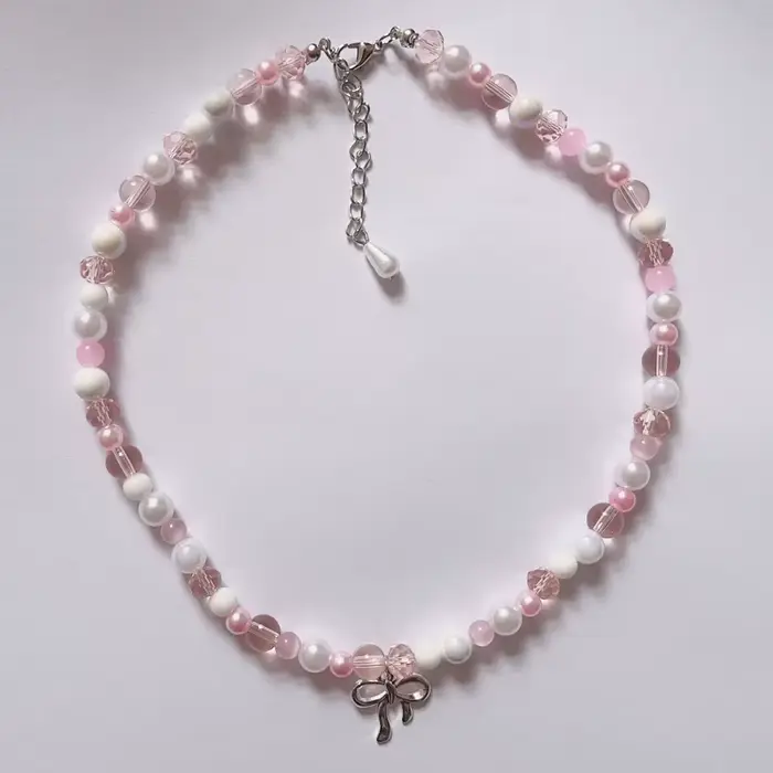 Le collier Blush fait à la main, joli collier à nœud rose y2k