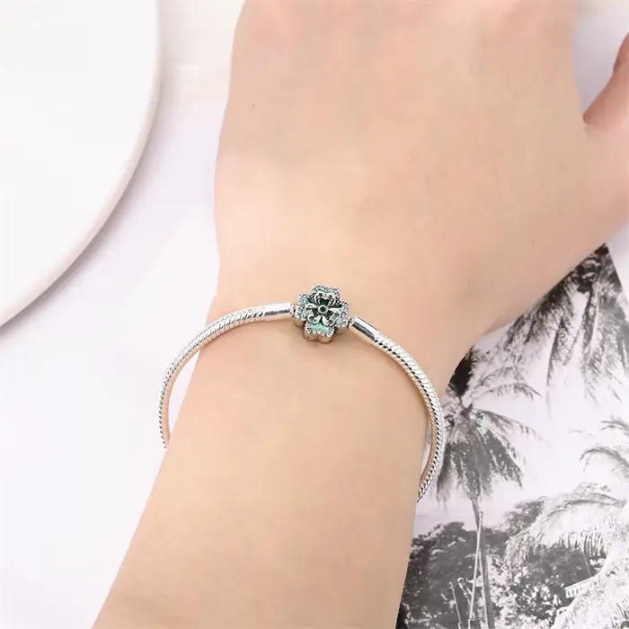 Bracelet en argent sterling 925 avec trèfles à quatre feuilles pour femmes, bijou de fête et cadeau personnalisable avec breloques DIY