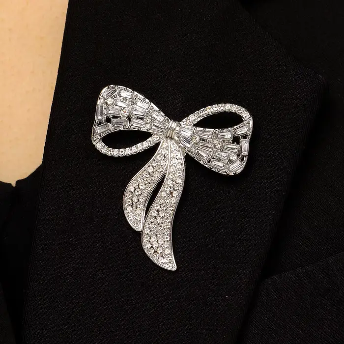 Broches de luxe exquises en zircon baguette, broches nœud papillon entièrement pavées de cristaux, é