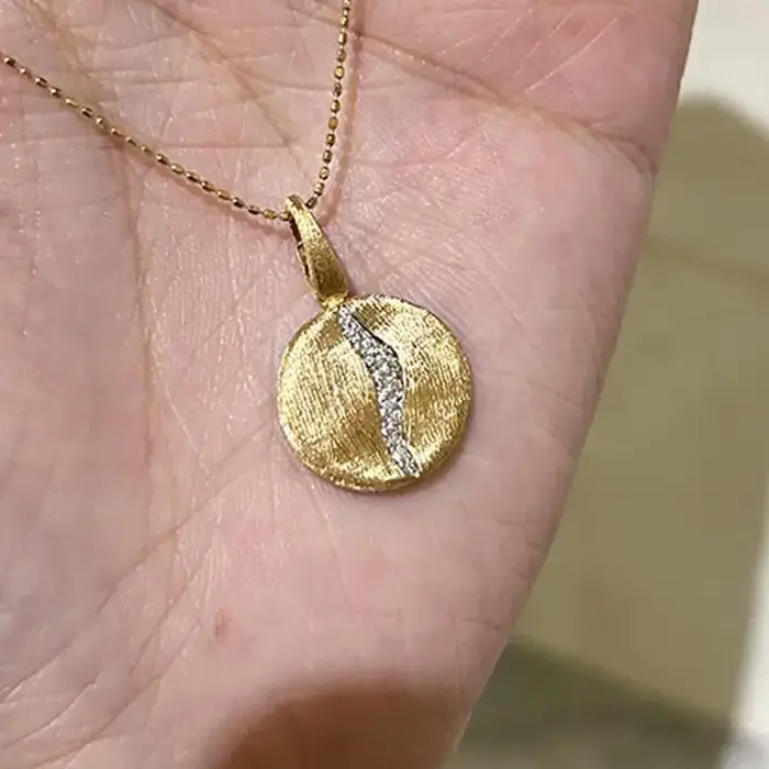 Collier circulaire simple et brossé