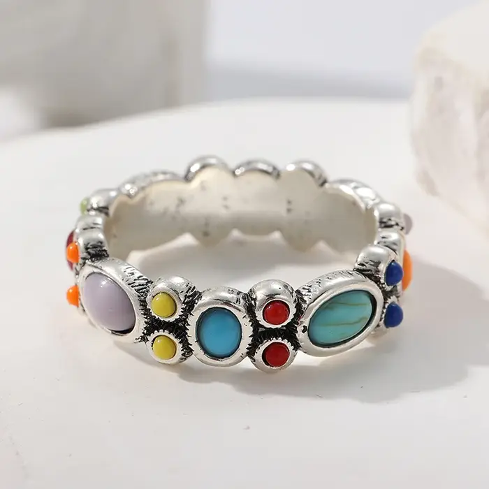 Bague plaquée argent avec pierres synthétiques colorées incrustées
