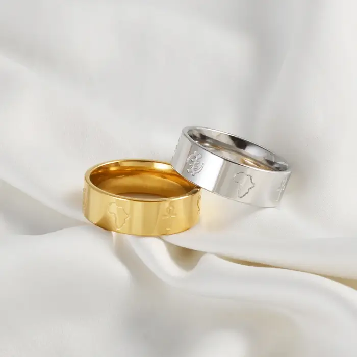 Bague avec symboles culturels de la carte africaine