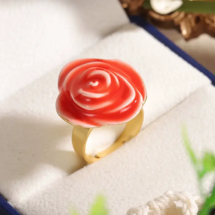 Bague Rose Rouge pour Femme - Étanche, Hypoallergénique, Métal Cuivre - Bijou Floral Élégant, Cadeau