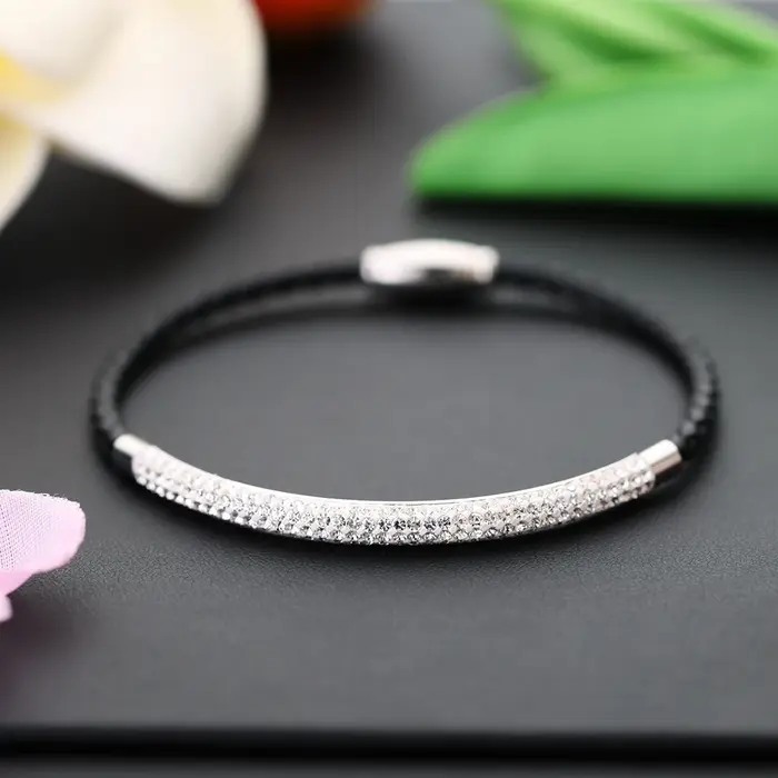 Bracelet magnétique en cuir pour femmes avec tracker de sommeil bracelet enveloppant ajustable à la mode pour les occasions spéciales