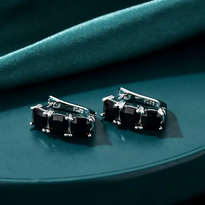 Nouvelles Boucles d'Oreilles Clous Simples en Argent Noir avec Pierre Spinelle Noire en Forme d'Étoile pour Femme, Bijoux Femme I196