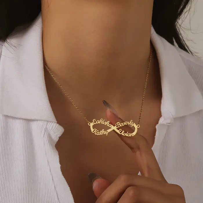 Collier personnalisé avec nom infini