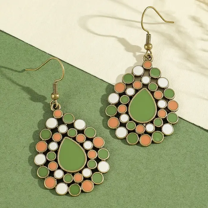 Boucles d'oreilles bohèmes vertes, vintage et géométriques, faites à la main, avec pompon en coton pour femmes, pour mariage, engagement, anniversaire et tous les jours
