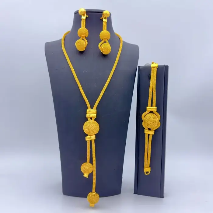 Ensemble de bijoux indiens plaqués or collier de perles africaines boucles d'oreilles pour mariage occasions spéciales femmes