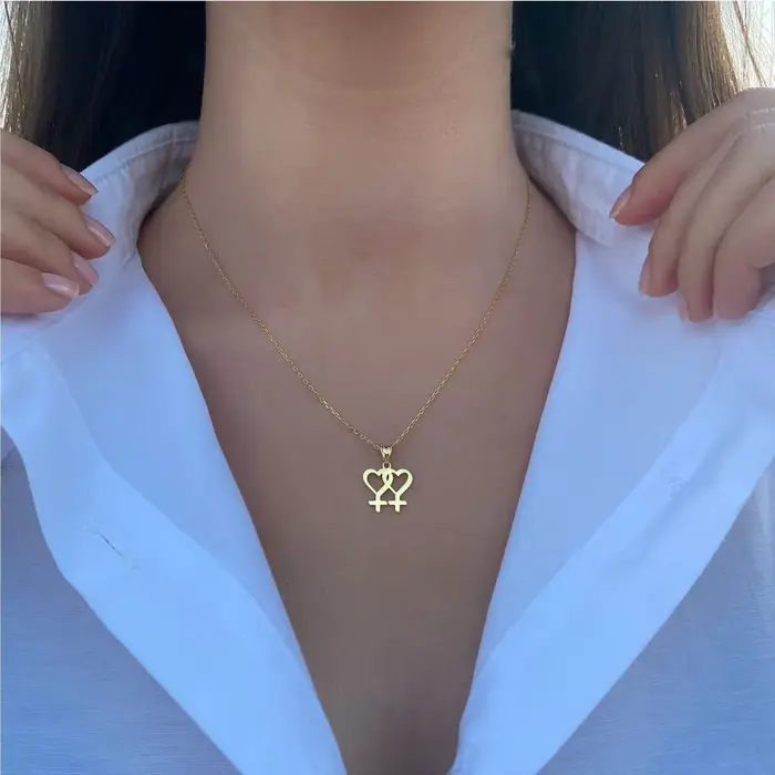 Collier à Breloques pour Femme Lesbienne Style Moderne Or Jaune Clair ou Rouge-Marron Chaîne de Maillons en Acier Inoxydable Pour Mariage Ou Cadeau Spécial